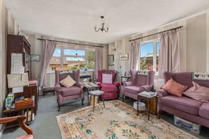 11 Uplands Rise Little Bourton